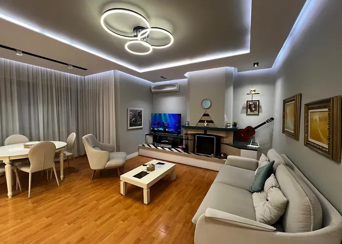 The Pebble Couch Apartment