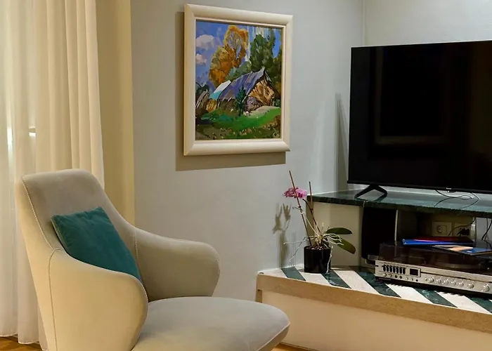 The Pebble Couch Apartment